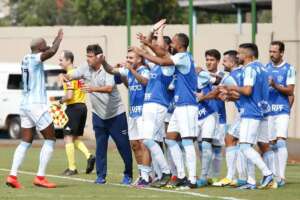 Londrina 2  x 1 Brusque - Tubarão vence e se reabilita na Série B