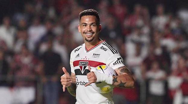 luciano comemorando gol