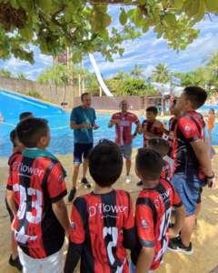 Técnico Cuca e família descansam no Beach Park