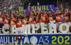 Noroeste celebra título com carreata em Bauru