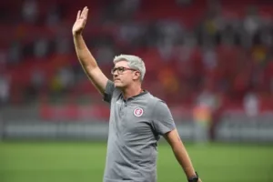 Odair Hellmann nega proposta para comandar time da Série A