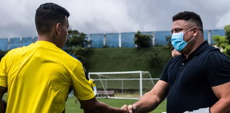 Vinicius Popó e Ronaldo no CT do Cruzeiro
