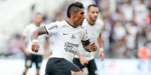 Volante do Corinthians passa por cirurgia no joelho esquerdo