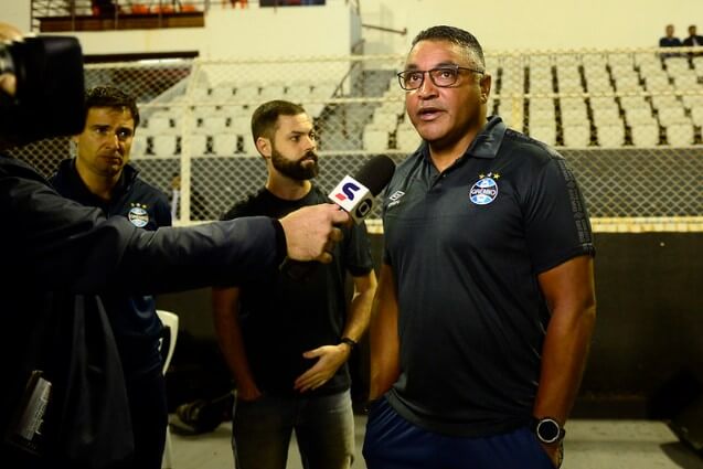Técnico do Grêmio chama atenção do elenco: 