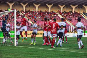 Árbitro relata objetos jogados em campo e invasão de dirigentes de time da Série D