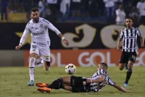 Atacante do Santos cobra mais critério da arbitragem