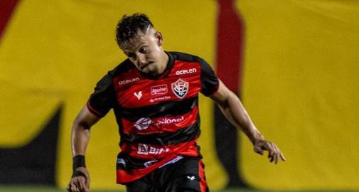 jogador do vitória em campo