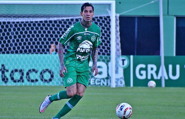 Victor Ramos, zagueiro da Chapecoense