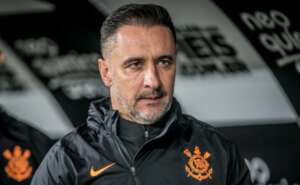 Técnico do Corinthians fala sobre a acusação de racismo