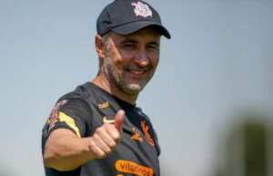 Vítor Pereira admite nó tático e usará semana livre para 'reerguer o Corinthians'