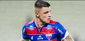 Atlético-GO negocia com atacante encostado no Fortaleza