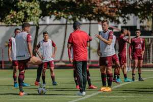 Lateral acredita em vitória sobre o Corinthians para Atlético-GO deixar Z4