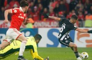 Partida entre Internacional e Botafogo termina em troca de socos no Beira-Rio