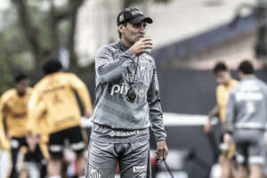 Copa do Brasil: Bustos tem dúvidas para escalar defesa do Santos contra o Corinthians