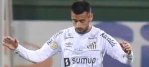 Meia do Santos esquece goleada e pede foco para a Sul-Americana