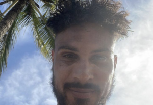 Sem clube, Guerrero curte praia no Rio enquanto aguarda definição do futuro