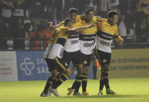 Criciúma 3 x 1 Sampaio Corrêa - Tigre vence no Heriberto Hülse e se afasta da degola