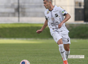 Após zagueiro do Náutico, Atlético-GO acerta com atacante de time da Série C