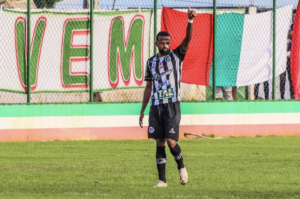 Ex-Vasco, meia do ASA revela injúria racial em jogo da Série D