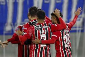 Universidad Católica-CHI 2 x 4 São Paulo - Tricolor leva sustos no 2T, mas abre vantagem