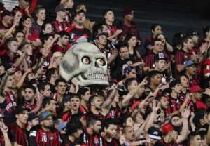 Petraglia polemiza e defende torcida única em todo o Brasil; Daniel Alves descartado