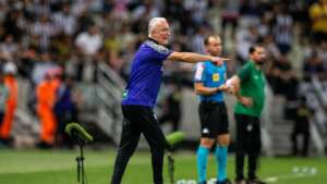 Ex-técnico de Palmeiras e Santos é especulado no Flamengo