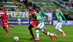 Chapecoense 1 x 2 CRB - Chape sofre 'lei do ex' e segue sem vencer na Arena Condá