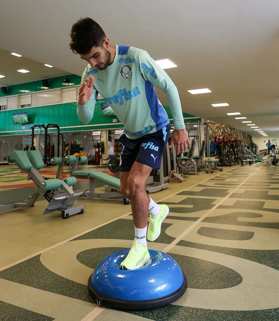 Novo atacante faz 1º treino no Palmeiras, que fecha preparação para clássico