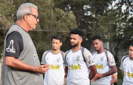 Série B: Hélio dos Anjos quer reforços ofensivos para Ponte Preta reagir