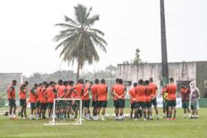 Série B: Sampaio Corrêa faz último treino e já desembarca em Campinas