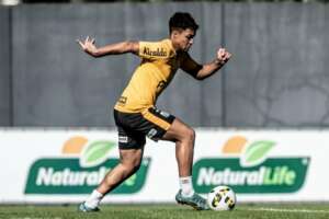 Em duelo paulista, Santos e RB Bragantino se enfrentam de olho no G4