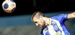 Série D: Zagueiro do São Raimundo-AM pede dispensa para jogar em time goiano