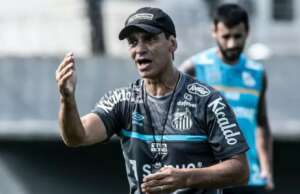 Bustos adota otimismo e vê Santos mais competitivo: 'Somos outra equipe'