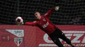 São Paulo encaminha renovação com goleiro reserva, mas segue no mercado