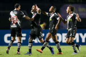 Vasco 3 x 0 Operário-PR - Com show de Nenê e golaço chileno, Vasco encosta no Cruzeiro