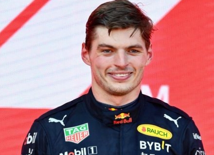 F1: Após vitória, piloto da Red Bull está em ritmo incrível e com sorte contra rival