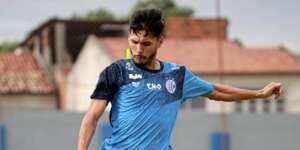 Série C: Confiança rescinde contrato com meia