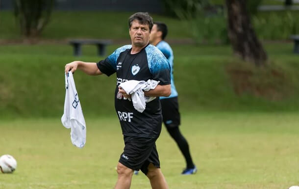 Adilson Batista, técnico do Londrina
