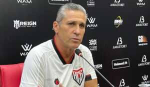 Atlético-GO faz reunião e decide por permanência de técnico