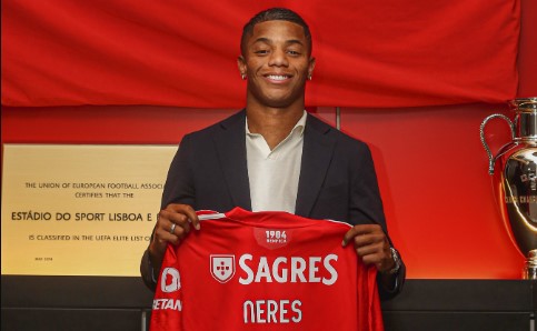 David Neres assina com o Benfica até 2027