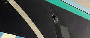 Ônibus do Fluminense é alvo de vândalos na chegada ao Nilton Santos