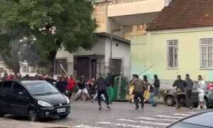 Quebra-pau entre torcedores de Juventude e Athletico-PR termina com presos e feridos