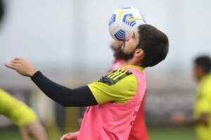 Internacional avisa que zagueiro volta agora ao Corinthians