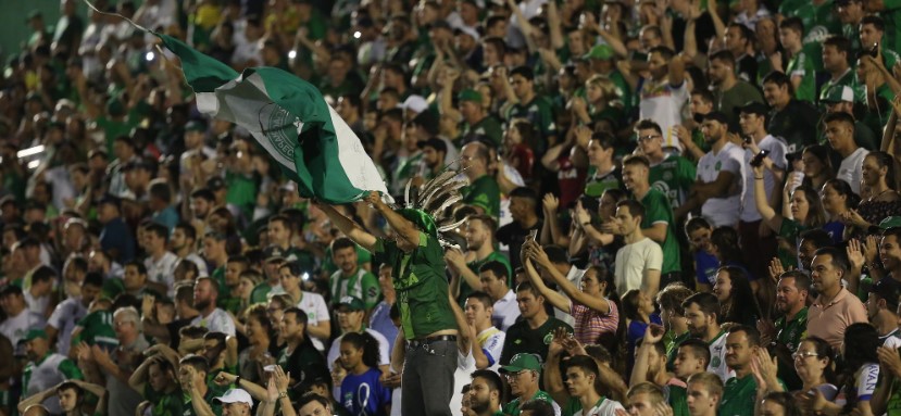 Série B: Torcedores que compraram ingressos em jogo adiado, serão resarcidos 2 Chapecoense e Londrina ainda não tem horário marcado pela série b