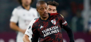 Sonho do Botafogo, jogador diz que não sai de graça