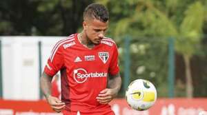 Diego Costa treina e reduz preocupação do São Paulo após lesão de Miranda