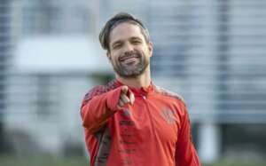 Pai e empresário de Diego comenta sobre suposto interesse do Grêmio