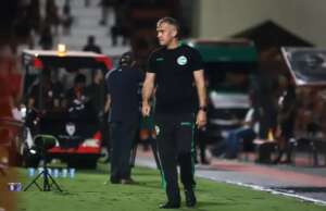 Reunião pode definir saída de técnico do novo lanterna do Brasileirão