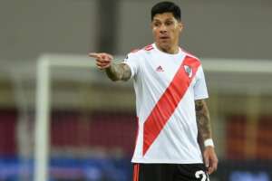 Flamengo estuda tirar meia, ex-Benfica, do River Plate