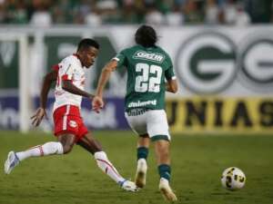 Meia do Red Bull Bragantino é punido pelo STJD com cinco jogos